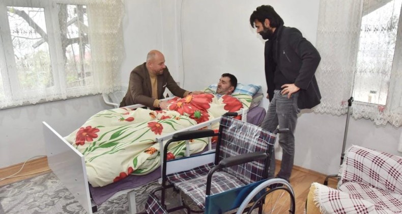 Başkan Togar’dan engellilere tekerlekli sandalye teslimi