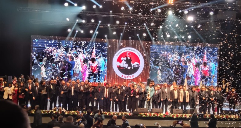 Samsunlu gençler Ankara’da Haluk Levent ile coştu