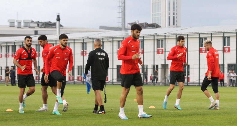 A Milli Futbol Takımı, Galler maçının hazırlıklarına Samsun’da başladı
