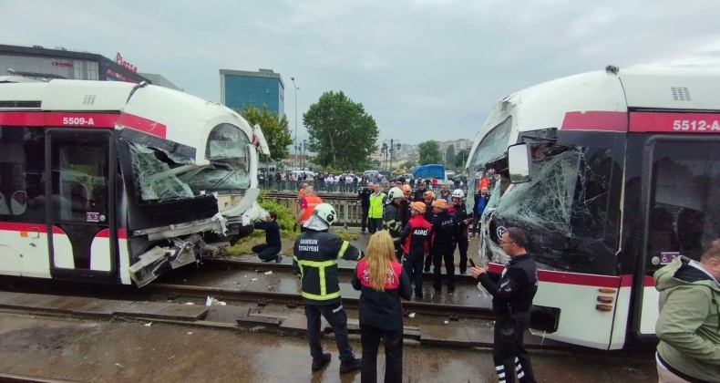 Samsun’da tramvaylar kafa kafaya çarpıştı: 26 kişi yaralandı