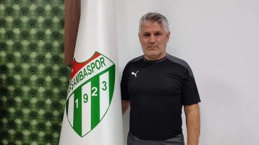 Çarşamba günü Perşembespor’dan ayrılan Zekeriya Köklükaya, Perşembe günü Çarşambaspor’un hocası oldu