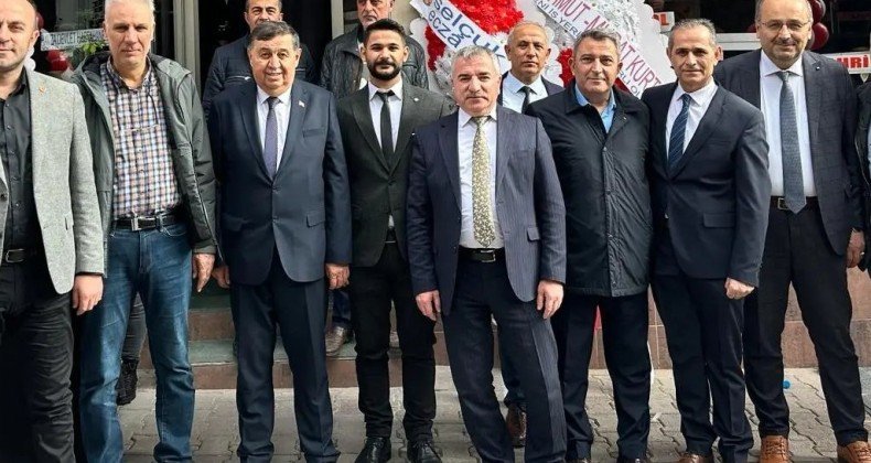 Havza Belediye Başkan adayı Murat İkiz eczane açılışına katıldı