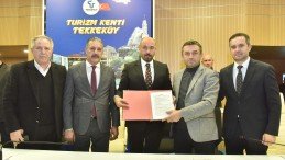 Tekkeköy’de işçiler bayram etti
