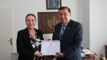 Başkan İkiz ve meclis üyeleri mazbatalarını aldılar
