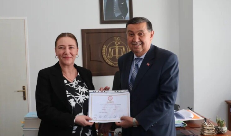 Başkan İkiz ve meclis üyeleri mazbatalarını aldılar