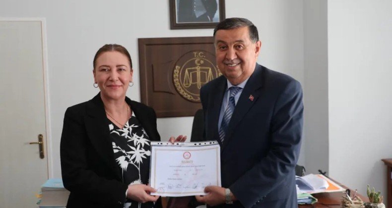 Başkan İkiz ve meclis üyeleri mazbatalarını aldılar