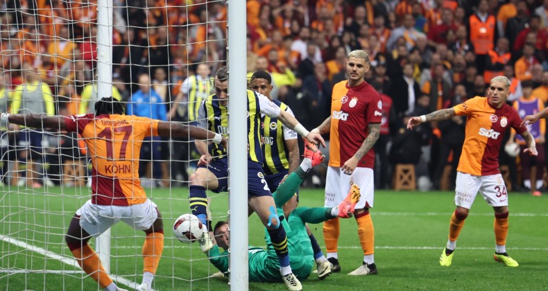 Fenerbahçe, Galatasaray’ı 10 kişiyle yendi! Şampiyonluk son haftaya kaldı