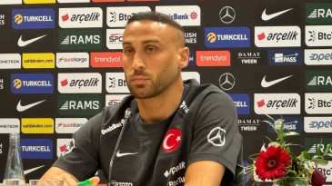 Cenk Tosun: “Neyimiz var, neyimiz yok ortaya koyup, Çekya maçında inşallah galip geliriz”