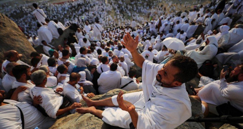 Milyonlarca hacı Arafat’ta Telbiye duası okudu