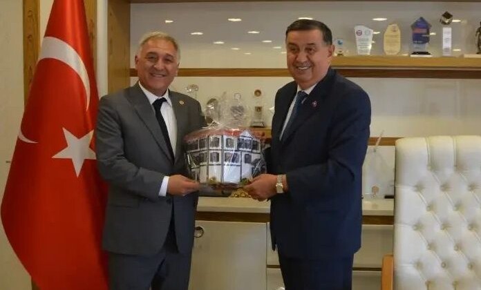 Milli Savunma Komisyonu Üyesi Milletvekili Kaynak’tan, Başkan İkiz’e hayırlı olsun ziyareti