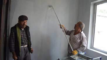 Başkan İkiz, Evi yanan vatandaşa sahip çıktı