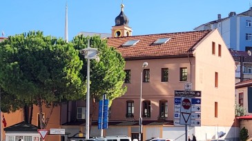 İtalyan Katolik Kilise’nin çanları yıllar sonra pazar ayini için çaldı. 