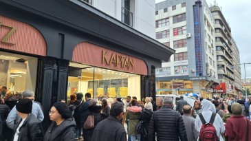 Altın Fiyatları Düştü, Kuyumcular Önünde Uzun Kuyruklar Oluştu