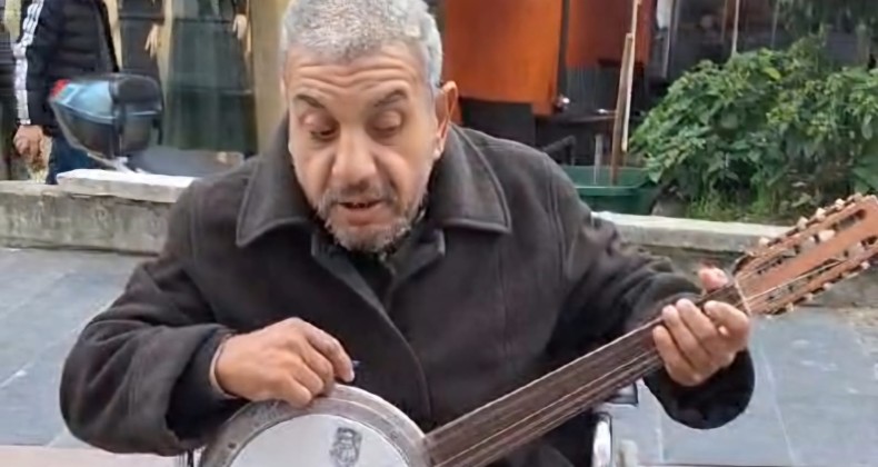 Samsun’da Cümbüşüyle ​​Tanınan Hasan Yarar, Protez Bacak İçin Yardım Bekliyor