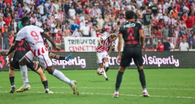 Samsunspor Sezona Galibiyetle Başladı: 2-1