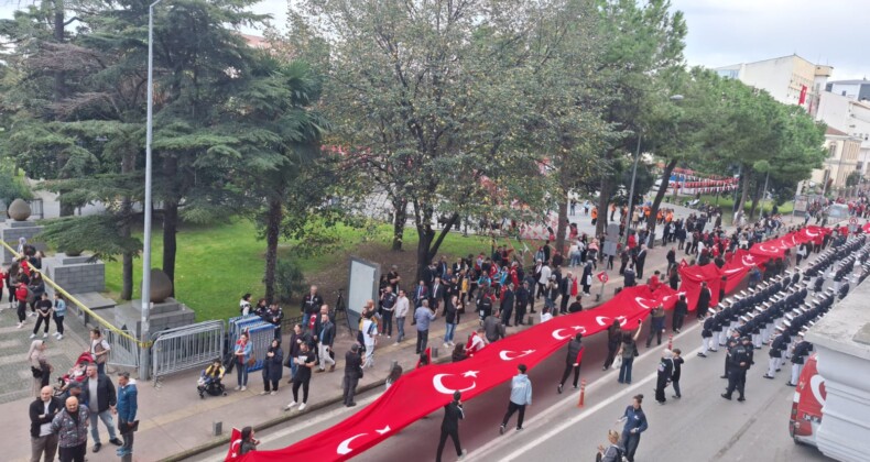 Samsun’da Cumhuriyet Coşkusu: 1919 Metrelik Bayrakla Anlamlı Yürüyüş