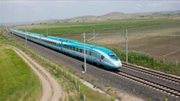 Erhan Usta’dan Ankara-Samsun Hızlı Tren Projesine Sert Tepki: “Bölgeyi Yine Göz Ardı Ediyorlar”