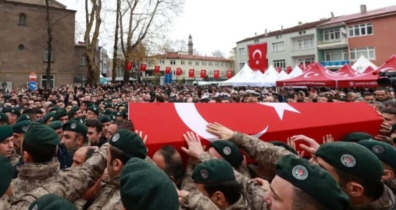 Şehit Polis Emre Albayrak Samsun’da Toprağa Verildi