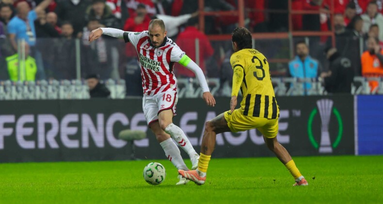 Samsunspor avantajı koruyamadı: AEK, Samsun’da geriden gelip kazandı