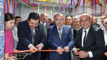 ÇARŞAMBALILAR VAKFI’NDAN EĞİTİME BÜYÜK DESTEK: KÖY OKULUNA BİLİŞİM SINIFI