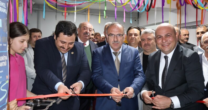 ÇARŞAMBALILAR VAKFI’NDAN EĞİTİME BÜYÜK DESTEK: KÖY OKULUNA BİLİŞİM SINIFI