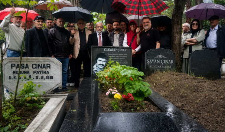Efsane Ozan Yıldıray Çınar Mezarı Başında Anıldı
