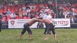 ATAKUM’DA İLK YAĞLI GÜREŞ FESTİVALİ NEFES KESTİ: ALTIN KEMER FATİH ATLI’NIN